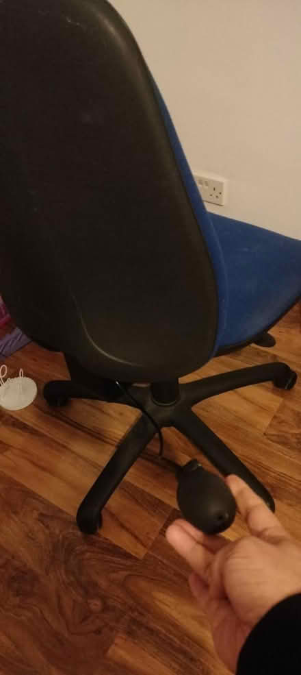 Photo of free Blue office chair (Belvedere DA17) #2