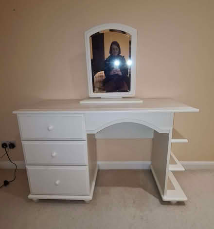 Photo of free Dressing table with or without mirror (Cookham Dean SL6) #1