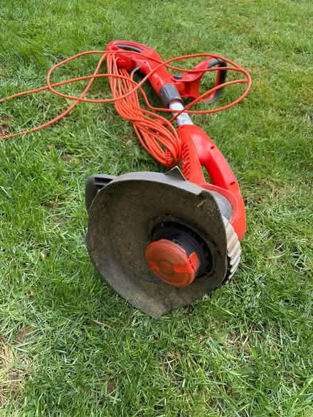 Photo of free strimmer (NN3 Meadowfields) #2