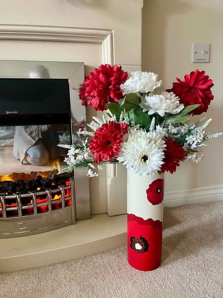 Photo of free Artificial flowers in vase (Waterlooville PO7) #1