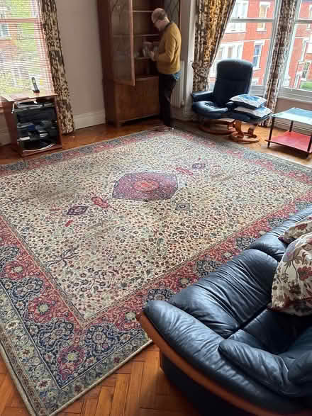 Photo of free Huge area rug (East Twickenham TW1 2HR) #1