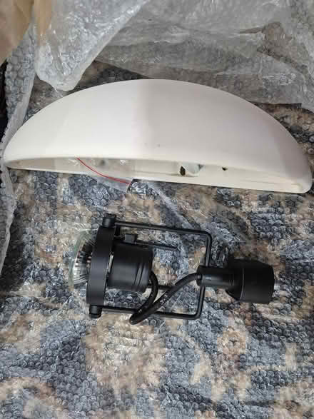 Photo of free 2 lights (UB5 Northolt) #1