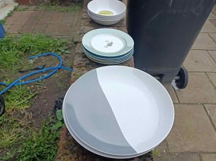 Photo of free Crockery, dishes, plates etc (LU2 7 Central Luton) #1