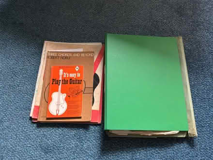 Photo of free Beginner guitar (Sidley TN40) #1