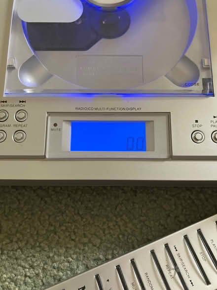 Photo of free CD player with speakers (Pant SY10) #2