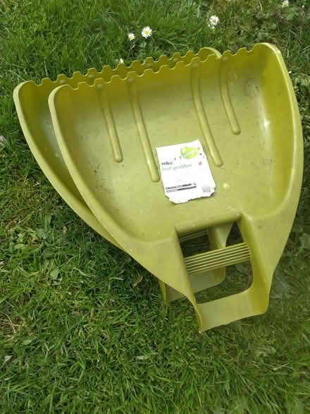 Photo of free Pair of leaf grabbers (South Hitchin, SG4 9) #1