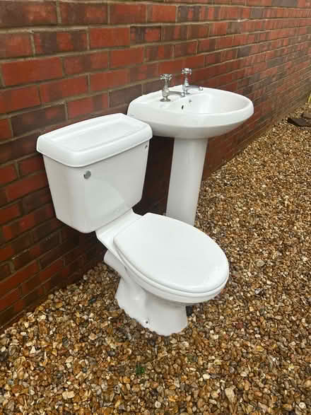 Photo of free Toilet and Sink (Aldwick PO21) #1