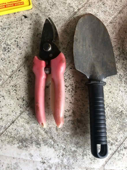 Photo of free Pruning secatuers and small gardening trowel (Wood Farm OX3) #1