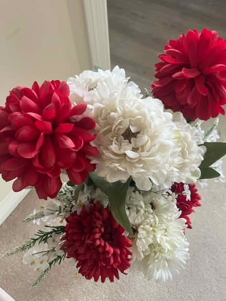 Photo of free Artificial flowers in vase (Waterlooville PO7) #3