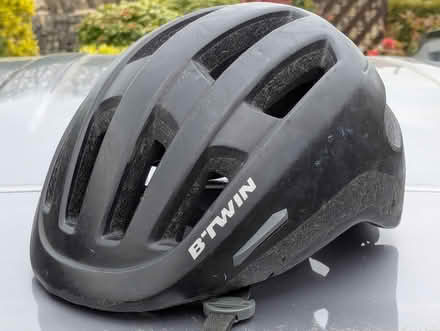 Photo of free b'Twin urban helmet size M (Odd Down BA2) #1