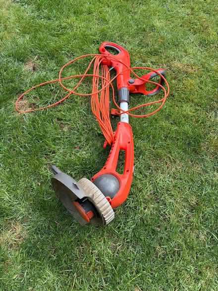 Photo of free strimmer (NN3 Meadowfields) #1