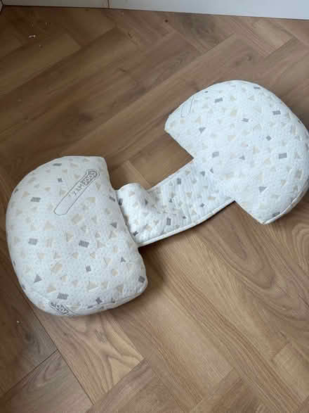 Photo of free Pregnancy sleep support pillow (Thorpe St Andrew NR7) #1