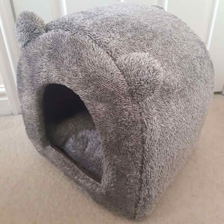 Photo of free Fluffy cat bed (Hesketh Bank PR4) #1