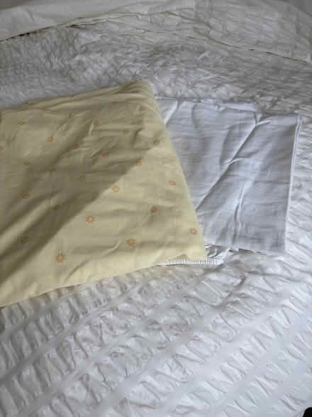 Photo of free Yellow (single) duvet cover (Bexleyheath DA6) #1
