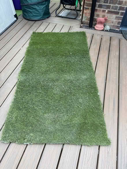 Photo of free Small piece of artificial grass (De Parys MK40) #1