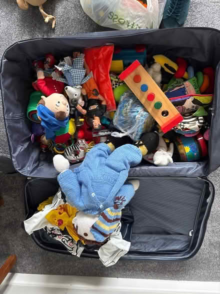 Photo of free suitcase of toddler toys (UpperHale GU9) #1