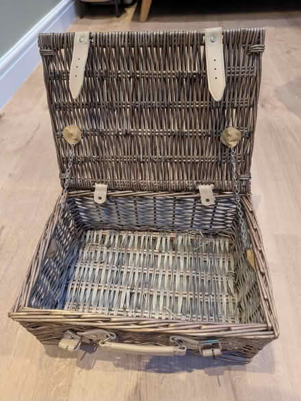 Photo of free Small hamper basket (Kenpshott RG22) #2