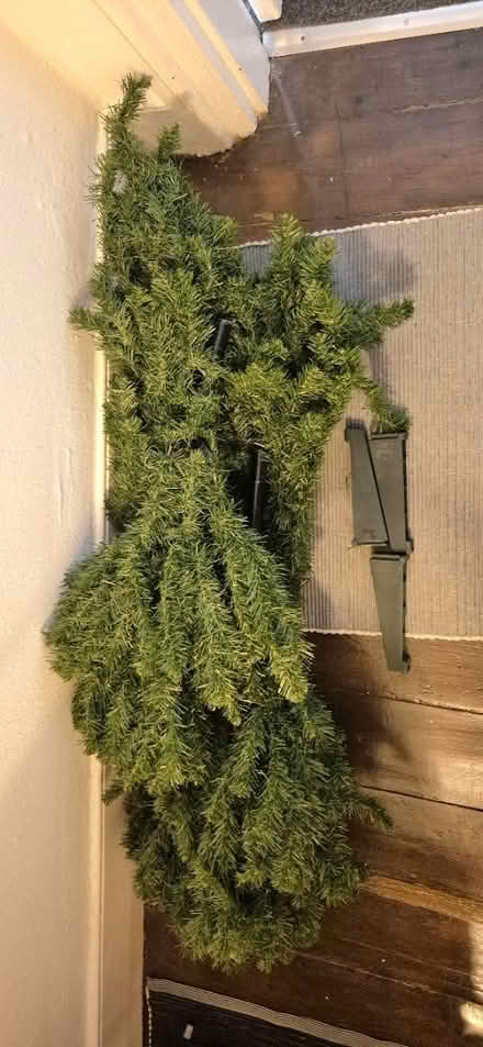 Photo of free Reusable Christmas Tree (E17) #3