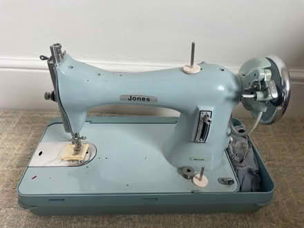 Photo of free sewing machine (Faversham ME13) #1