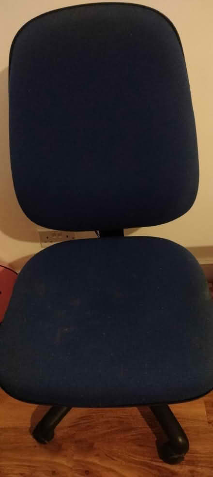 Photo of free Blue office chair (Belvedere DA17) #1