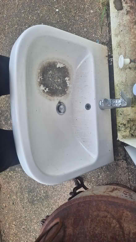 Photo of free Bathroom suite (Derby Chaddesden DE21) #4