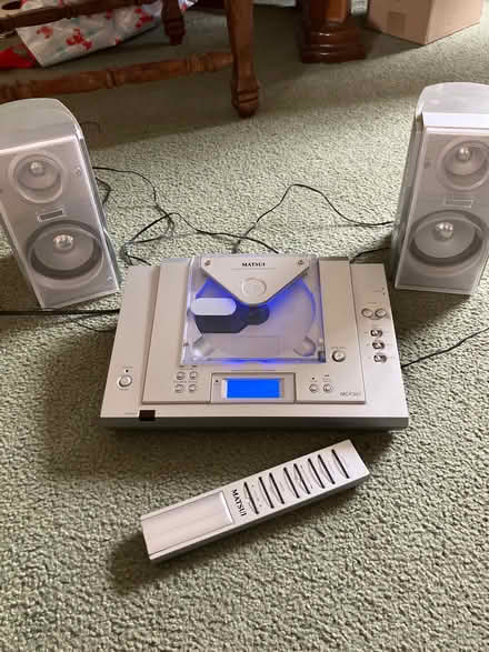 Photo of free CD player with speakers (Pant SY10) #1