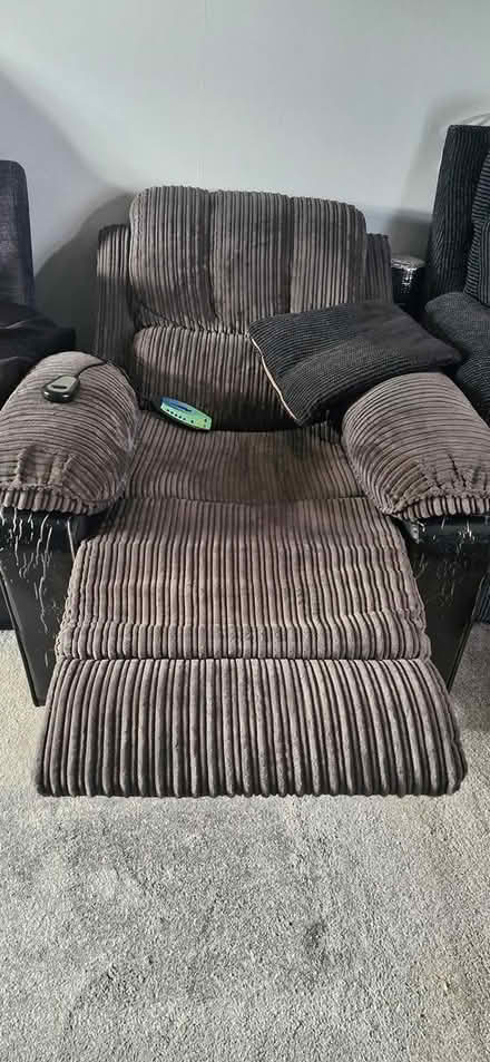 Photo of free Recliner chair with heat-massage (Sheffield Lowedges S8) #1