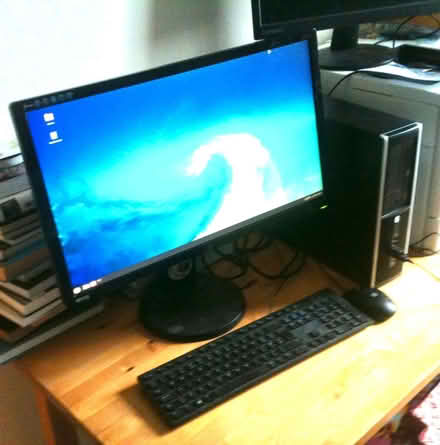 Photo of free 2 x HP Elite PCs + 24" screens + latest Linux Mint! (North Laine BN1) #2