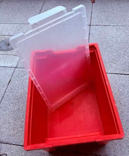 Photo of free 📦 Red Storage box & lid (Chipping Barnet EN5) #1