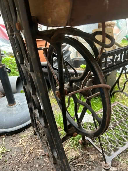 Photo of free Old singer sewing machine (SW19) #3