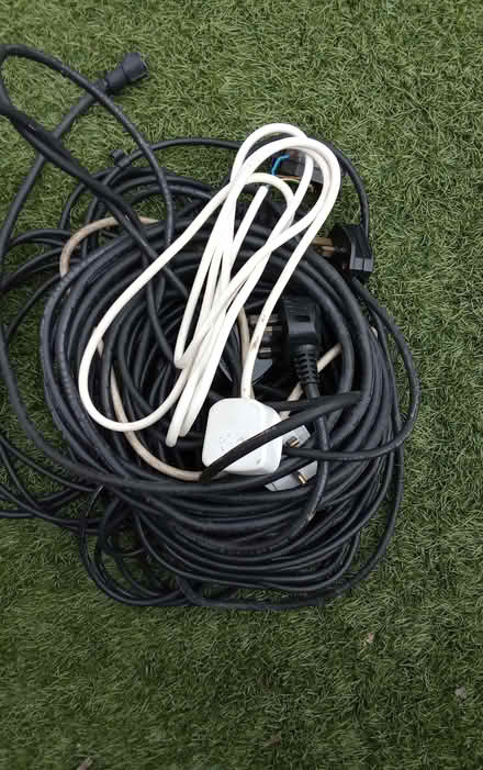 Photo of free Electric cables and plugs (Upton-upon-Severn WR8) #1