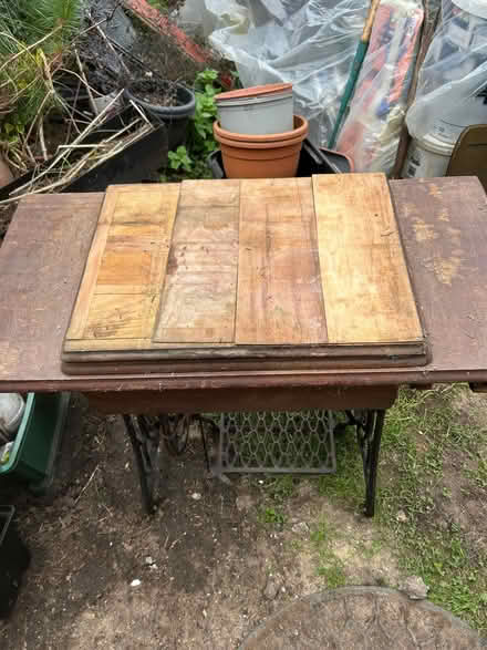 Photo of free Old singer sewing machine (SW19) #1