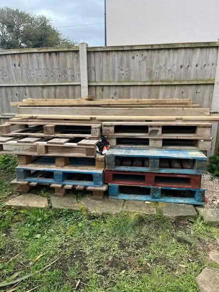 Photo of free Pallets and deckings boards (Leasowe CH45) #1