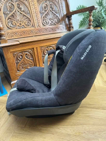 Photo of free Maxi-Cosi Pearl car seat (AL8) #2