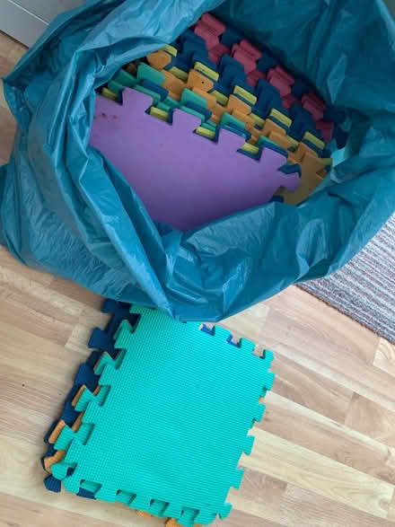 Photo of free Outdoor play mats (BR8) #1