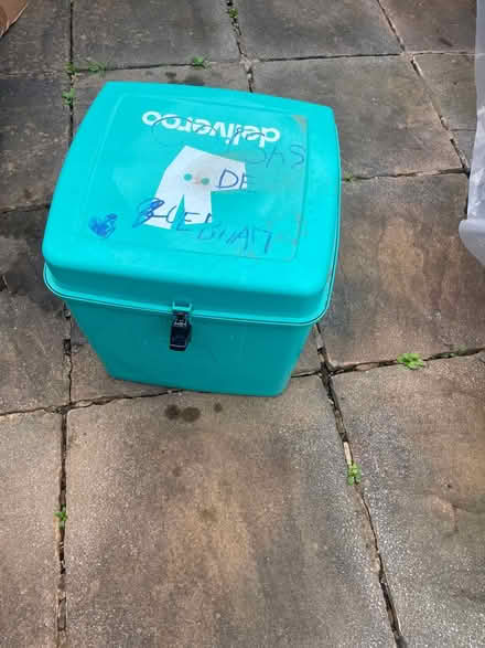 Photo of free Deliveroo box (NW9) #1