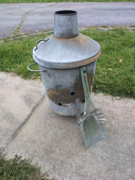 Photo of free Small paper Burner & shovel (Calcot RG31) #1