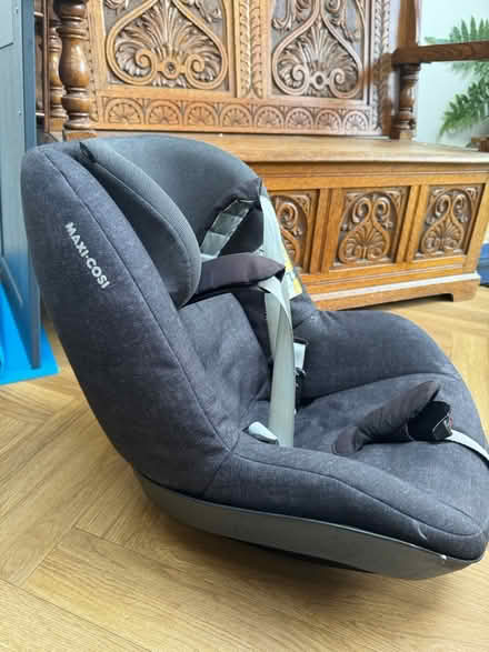 Photo of free Maxi-Cosi Pearl car seat (AL8) #3