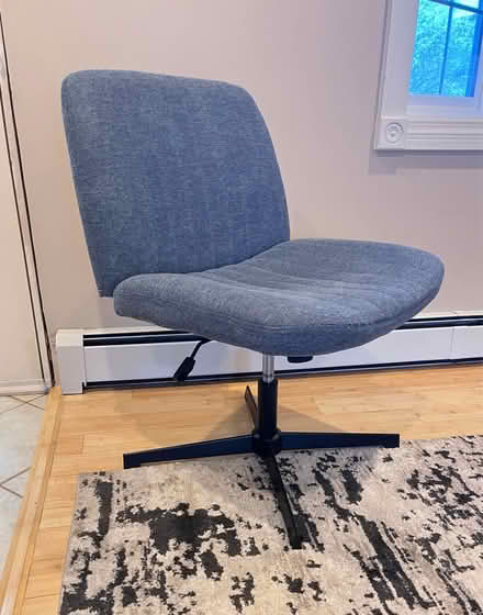 Photo of free Large swivel home office chair (Fair Lawn, NJ) #4