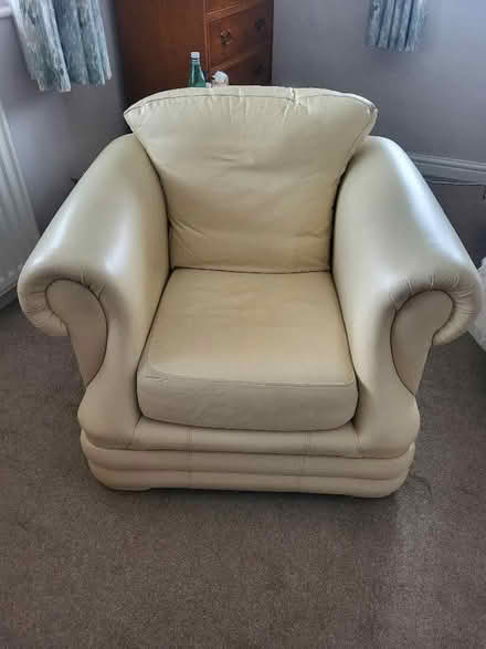 Photo of free Cream leather chair (Viaduct CA14) #3