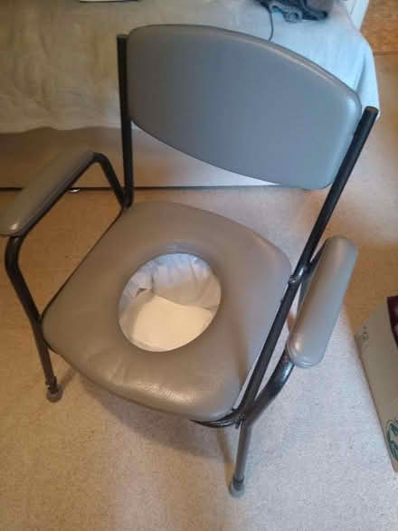 Photo of free Commode (Rishton BB1) #1