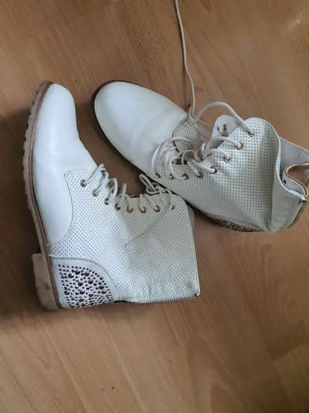 Photo of free White faux leather boots - EUR 39 (Hanworth, TW13) #2