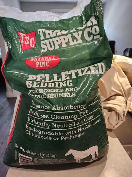 Photo of free Pellet bedding (76102) #1