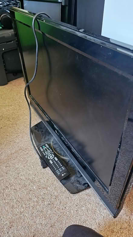 Photo of free 32 inch LG LCD TV 720p (Elizabeth Fry Road) #2