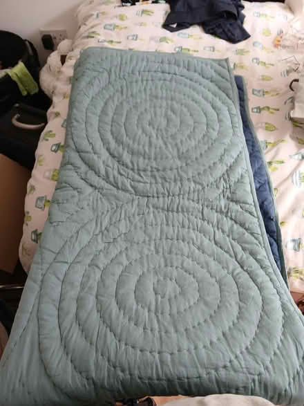 Photo of free Reversible throw (The White Stuff) (E3 3gu) #1