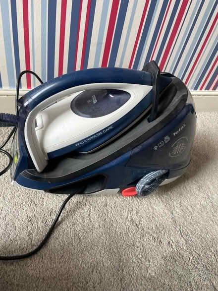 Photo of free Tefal steam iron NOT WORKING (Stoke Newington N16) #1