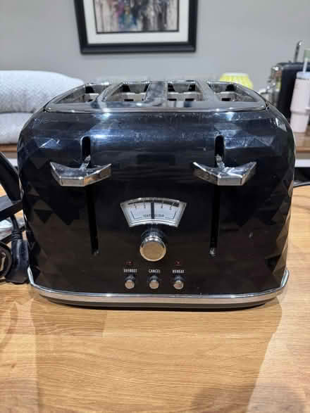 Photo of free DeLonghi Kettle & 4 Slice Toaster (SW17 0DG) #4