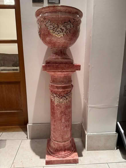 Photo of free Ceramic decorative urn (Dageham RM10 7HP) #1