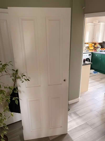 Photo of free White door (SG3) #1