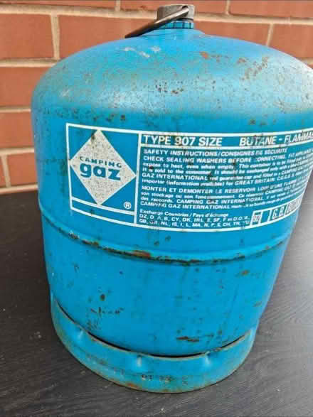 Photo of Gas bottle (Shenley fields B31) #1
